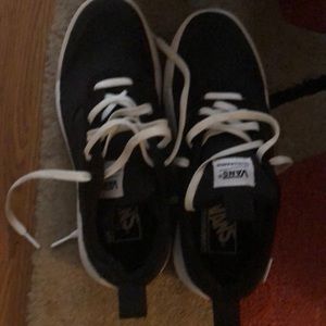 Van’s black tennis shoes